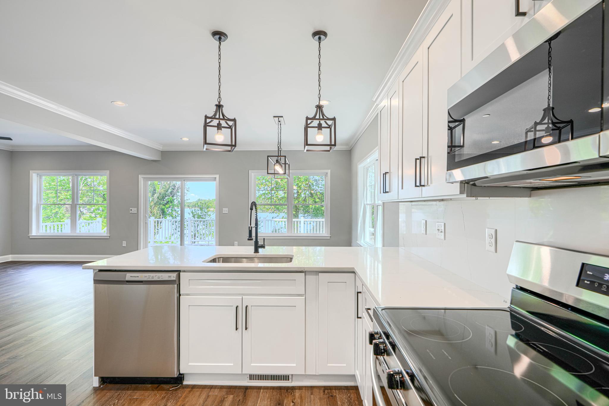 SHORELAND - Residential