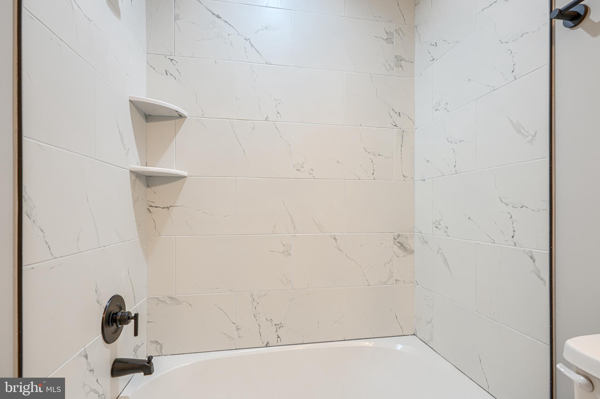 SHORELAND - Residential