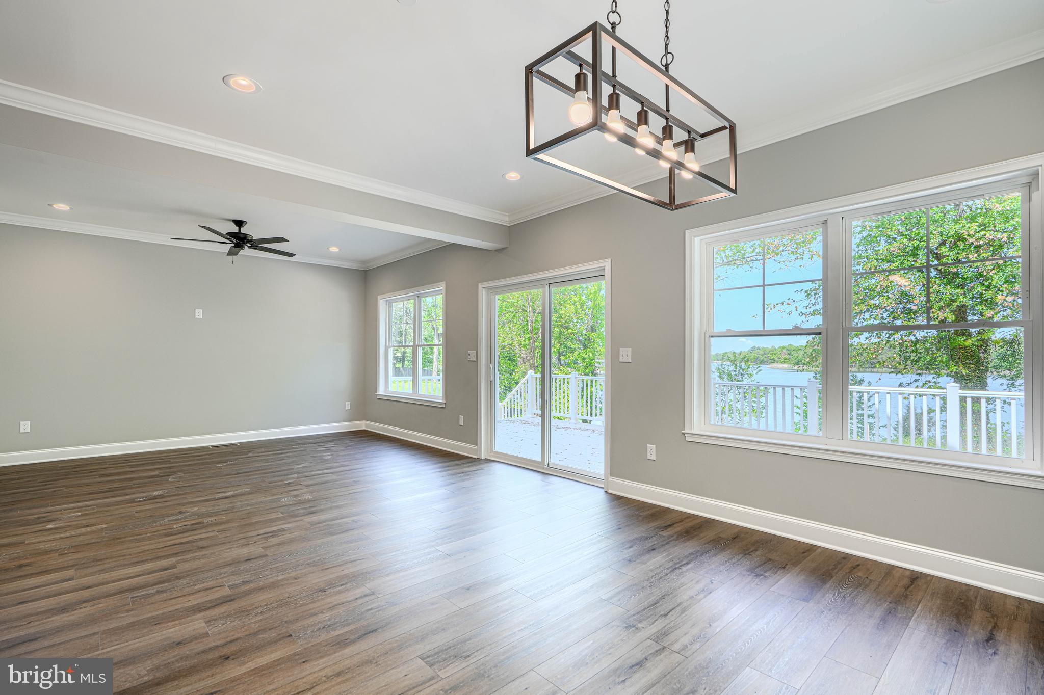 SHORELAND - Residential