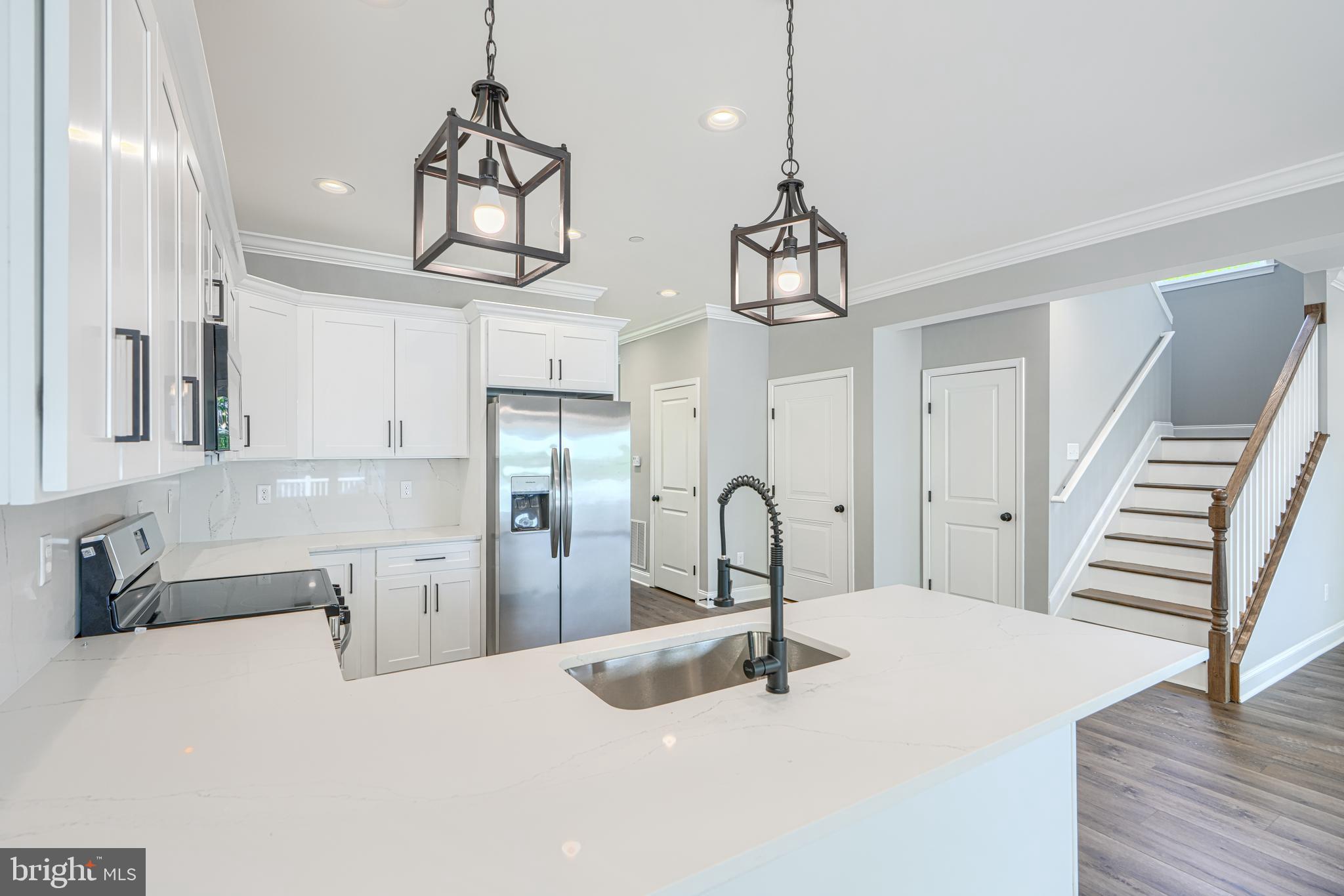 SHORELAND - Residential