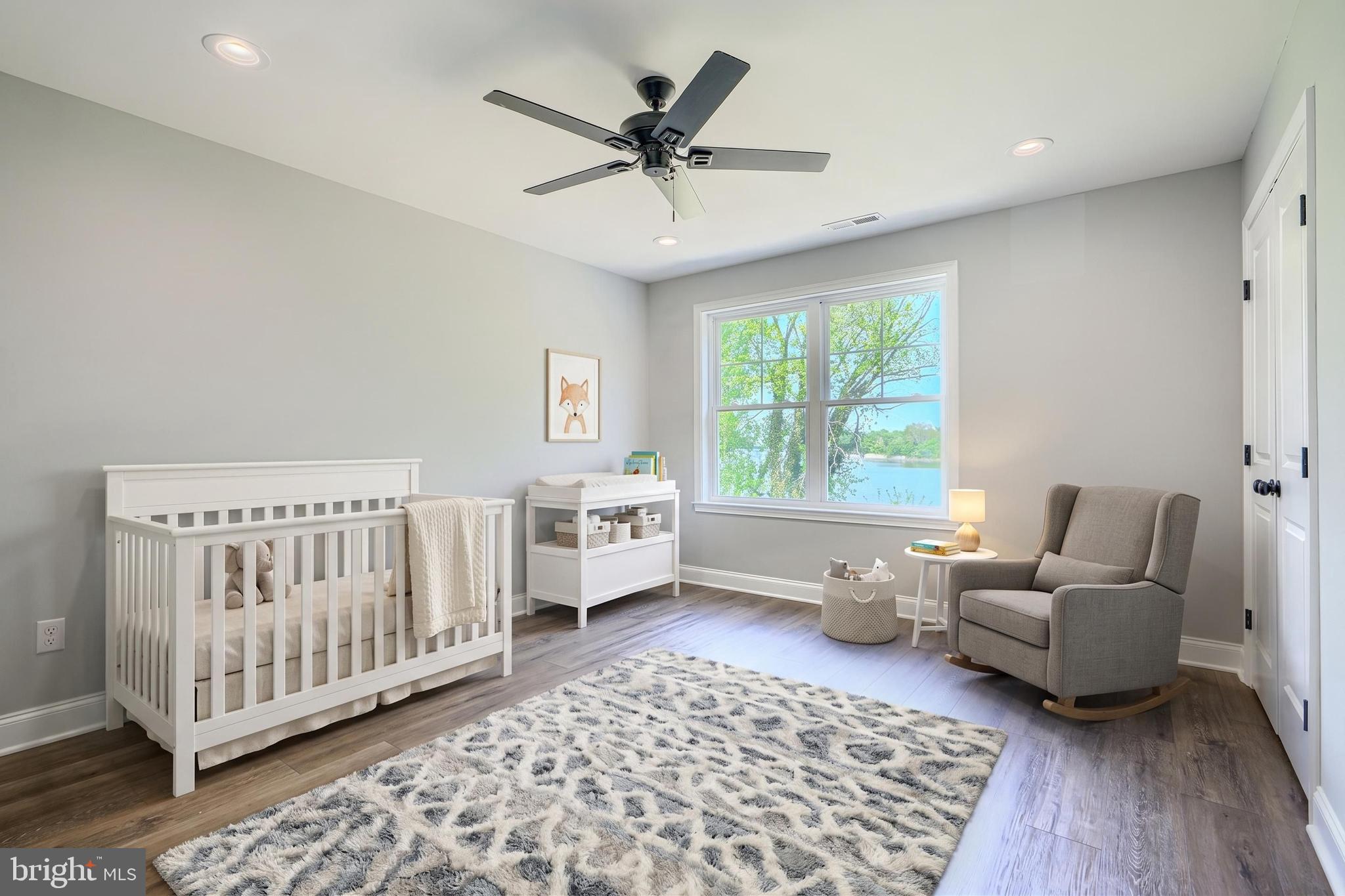 SHORELAND - Residential