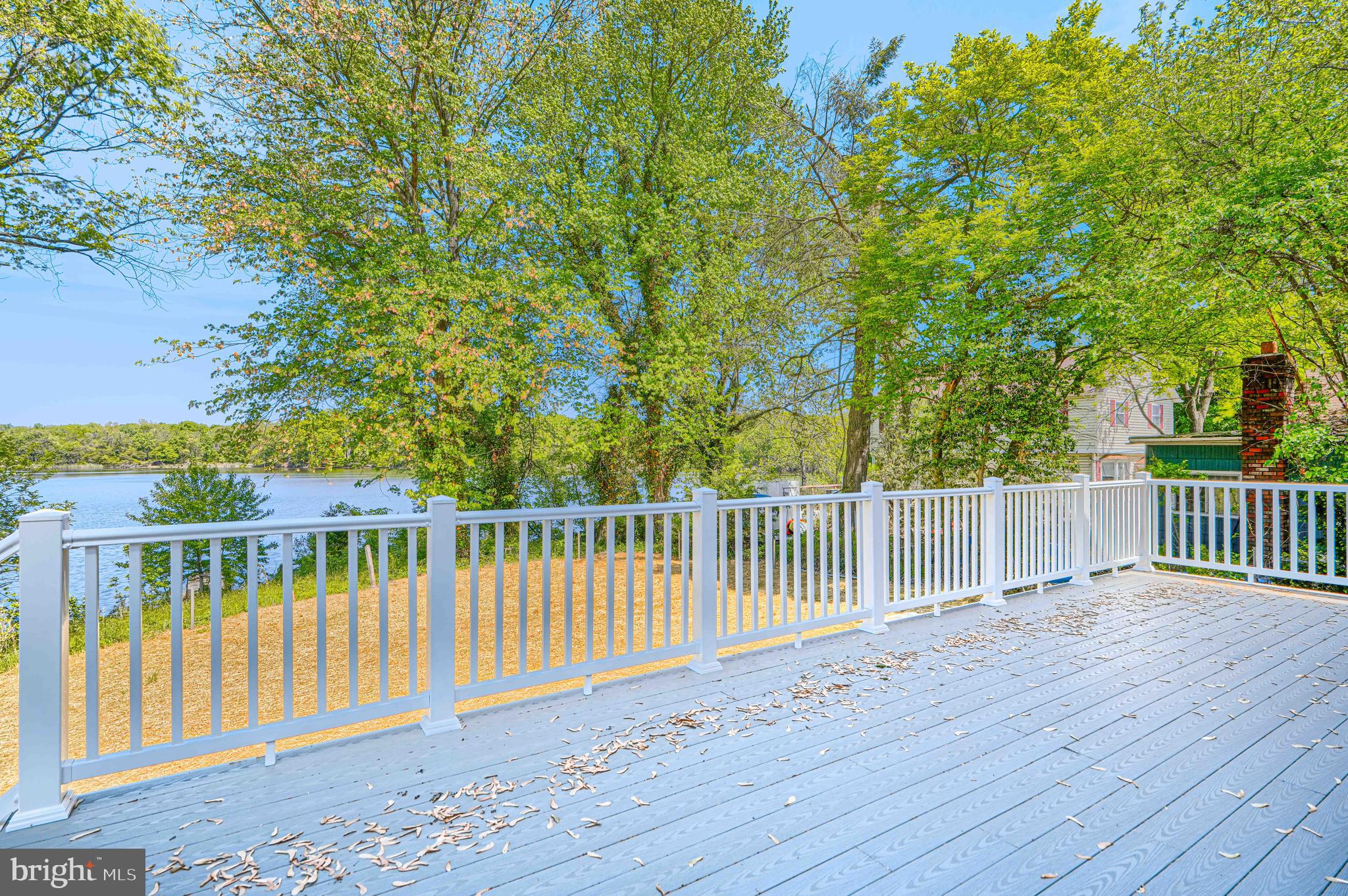 SHORELAND - Residential