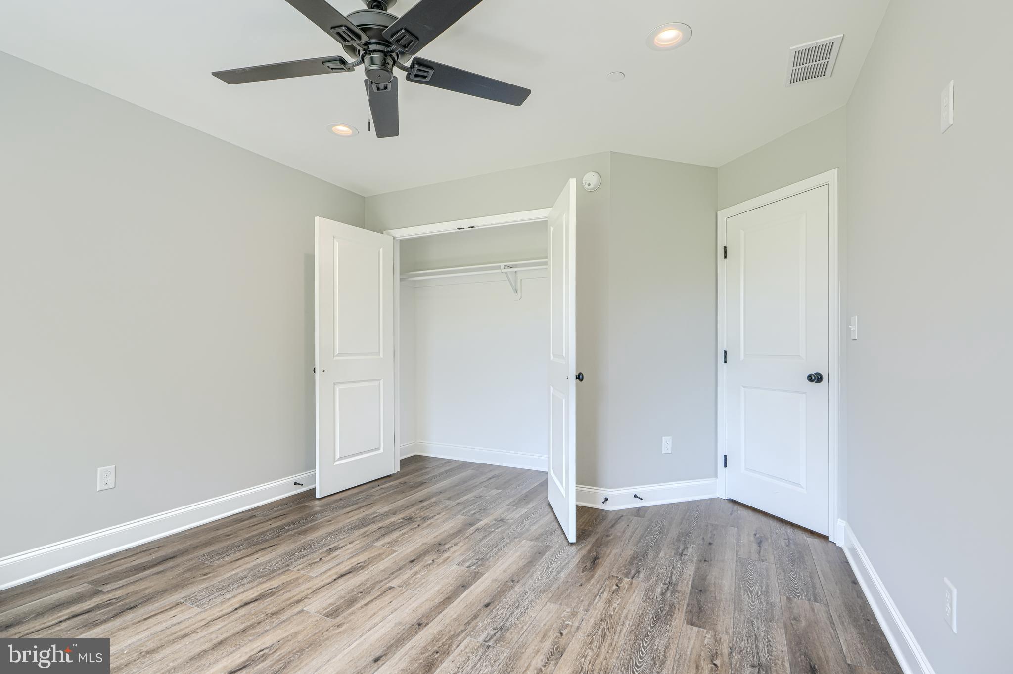 SHORELAND - Residential