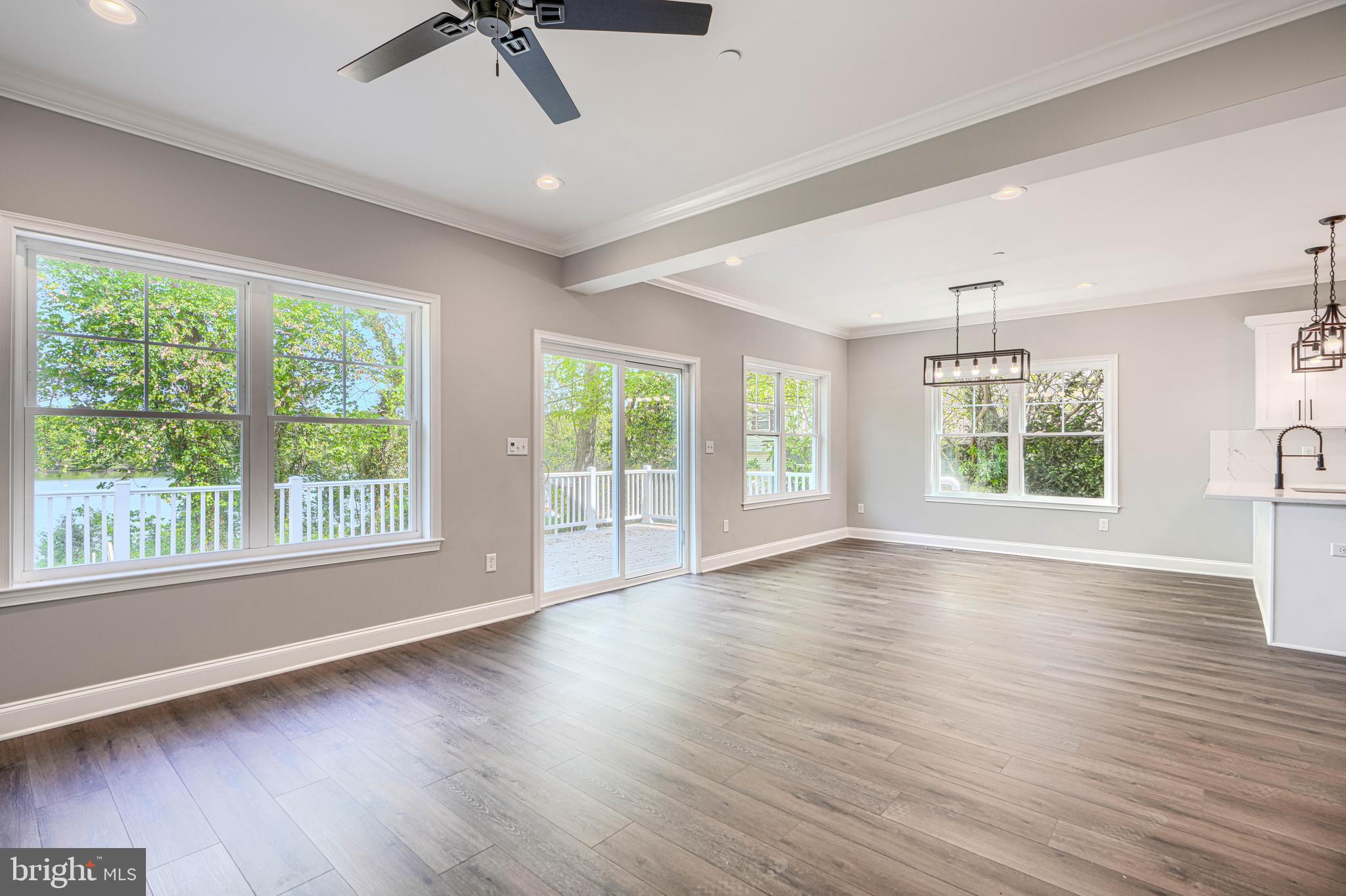 SHORELAND - Residential