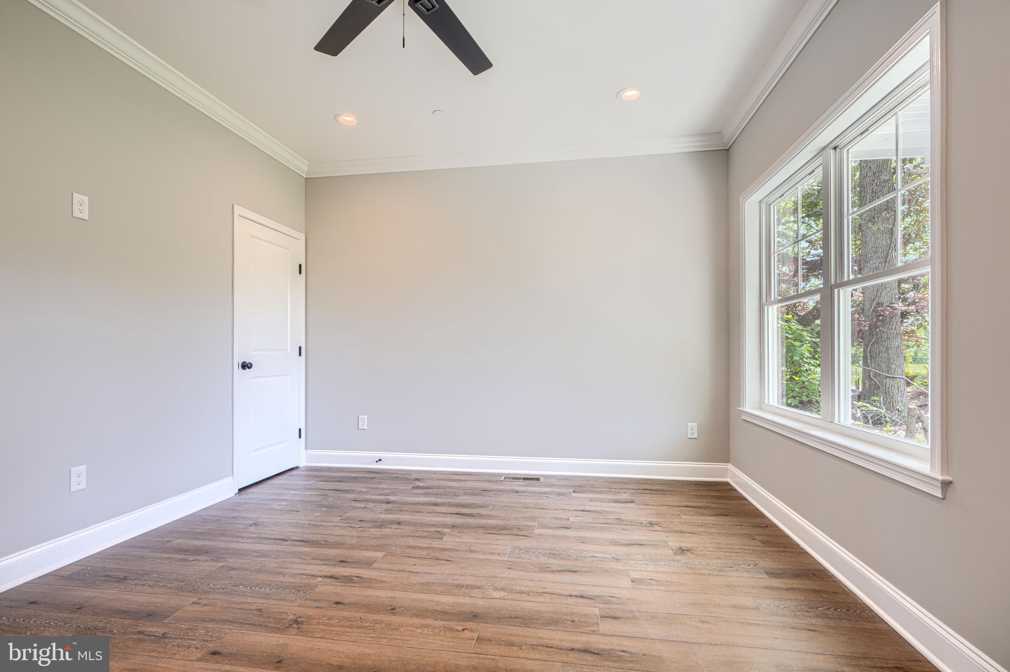 SHORELAND - Residential
