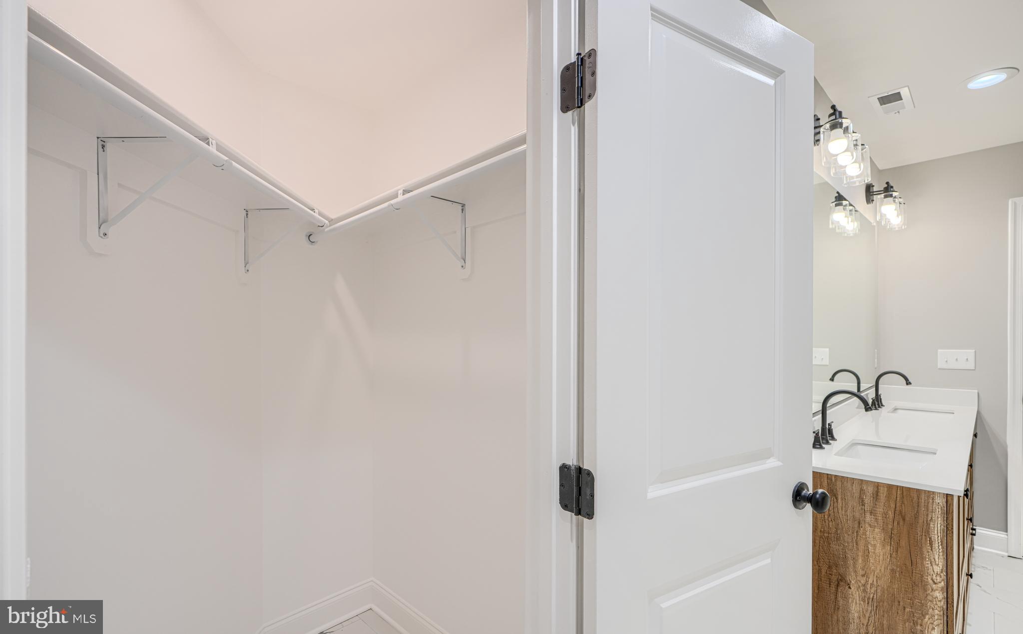 SHORELAND - Residential