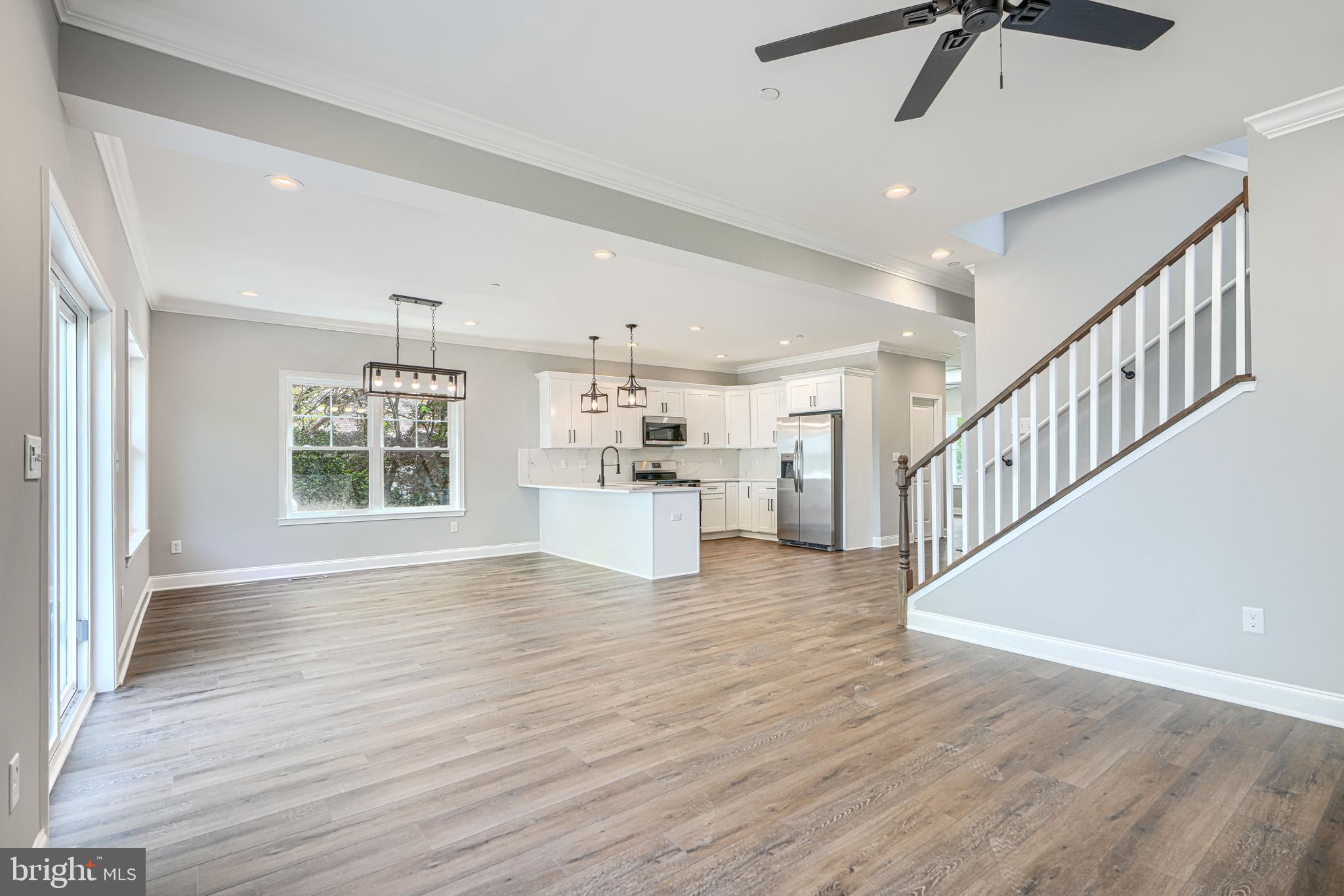 SHORELAND - Residential