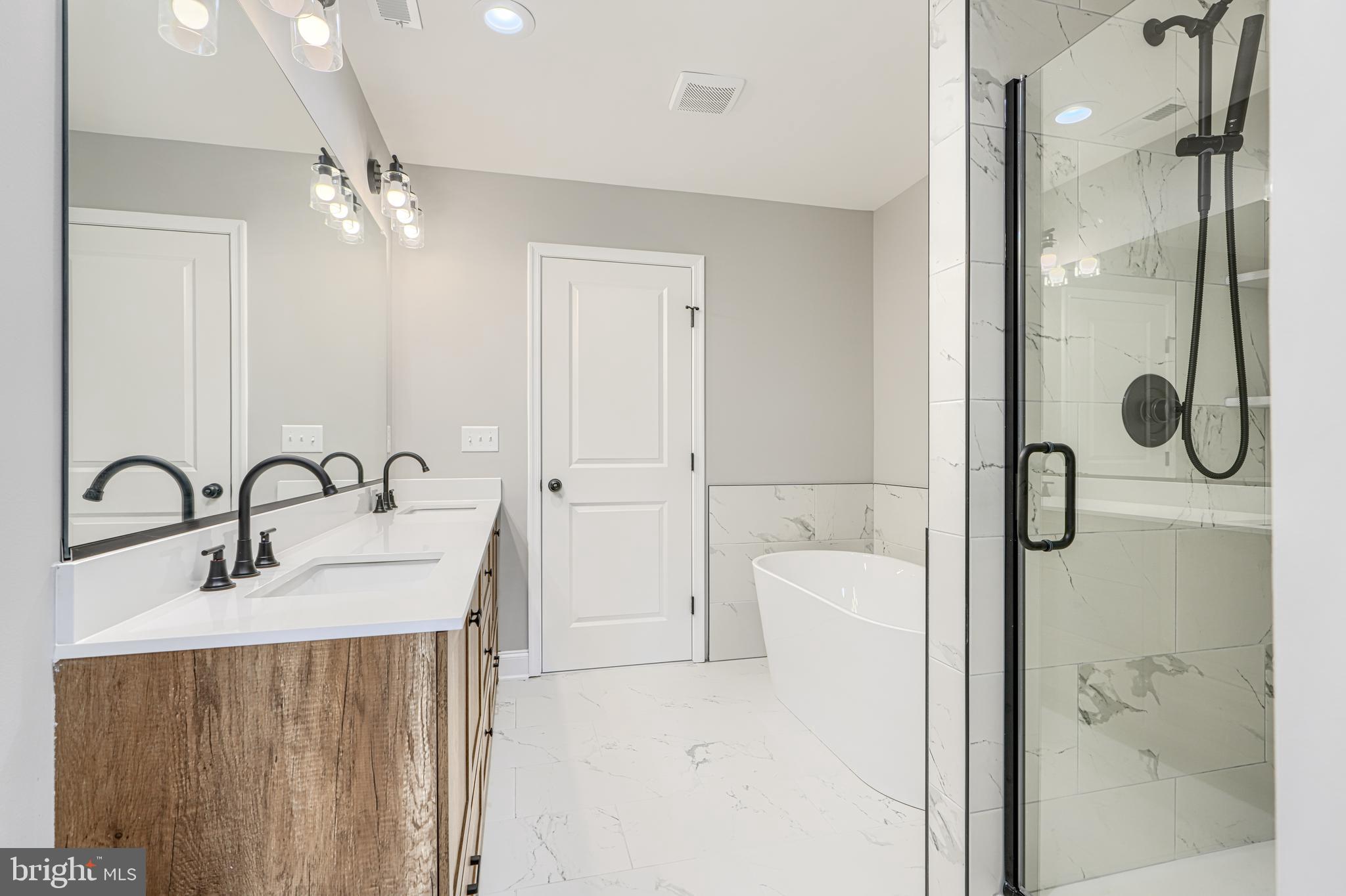SHORELAND - Residential