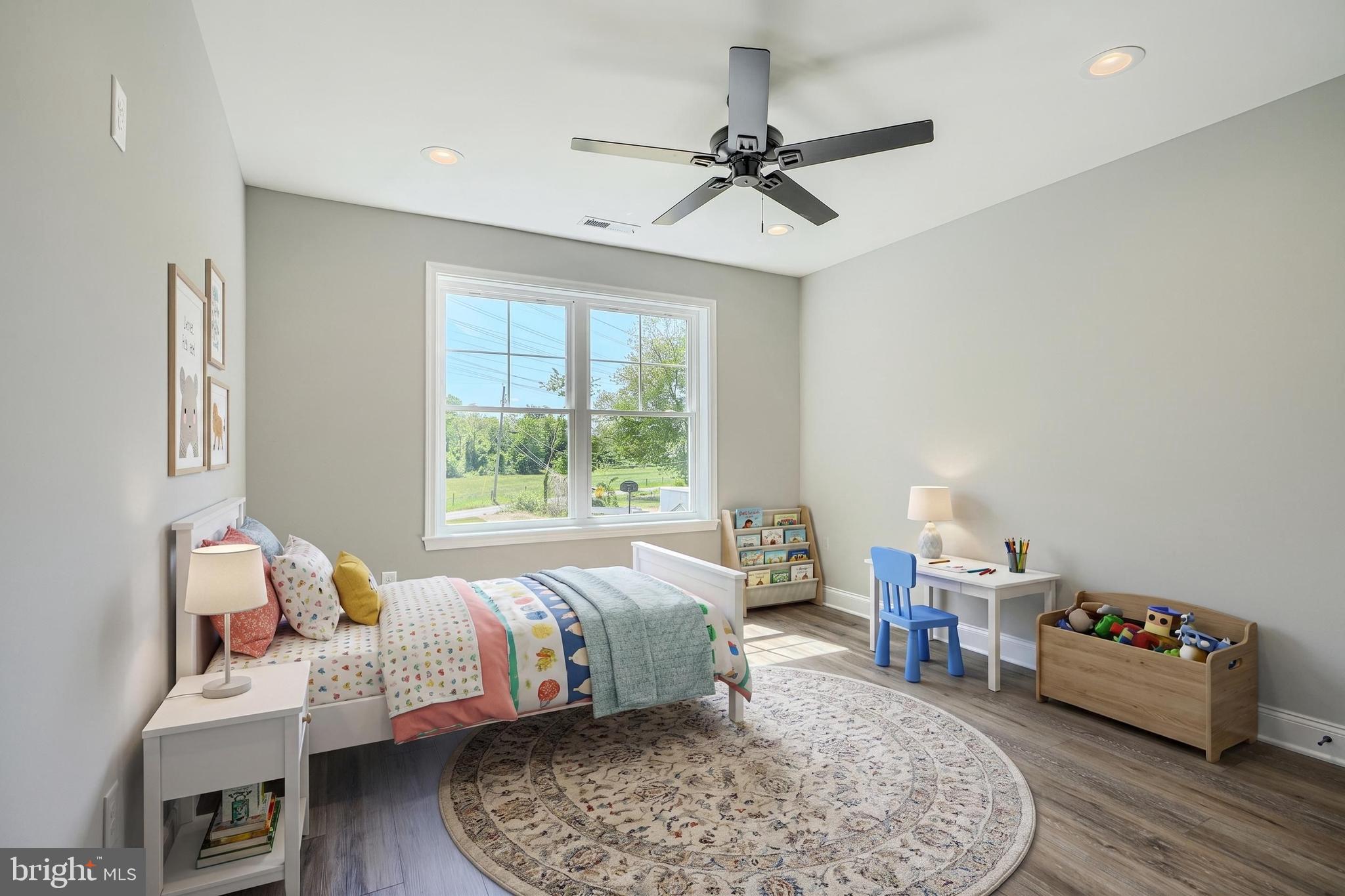 SHORELAND - Residential