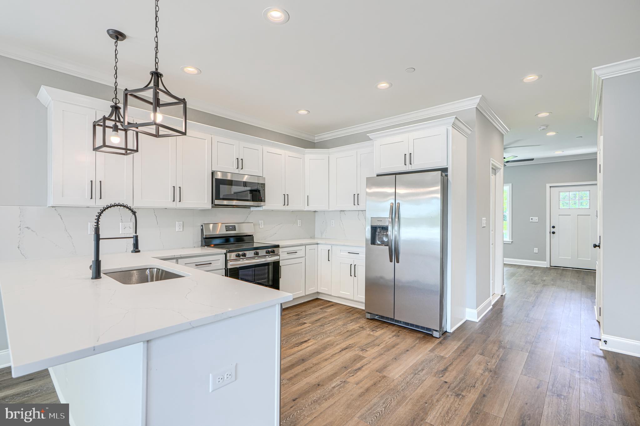 SHORELAND - Residential