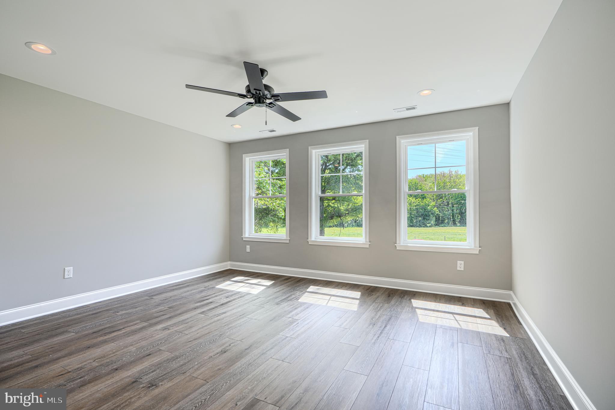 SHORELAND - Residential