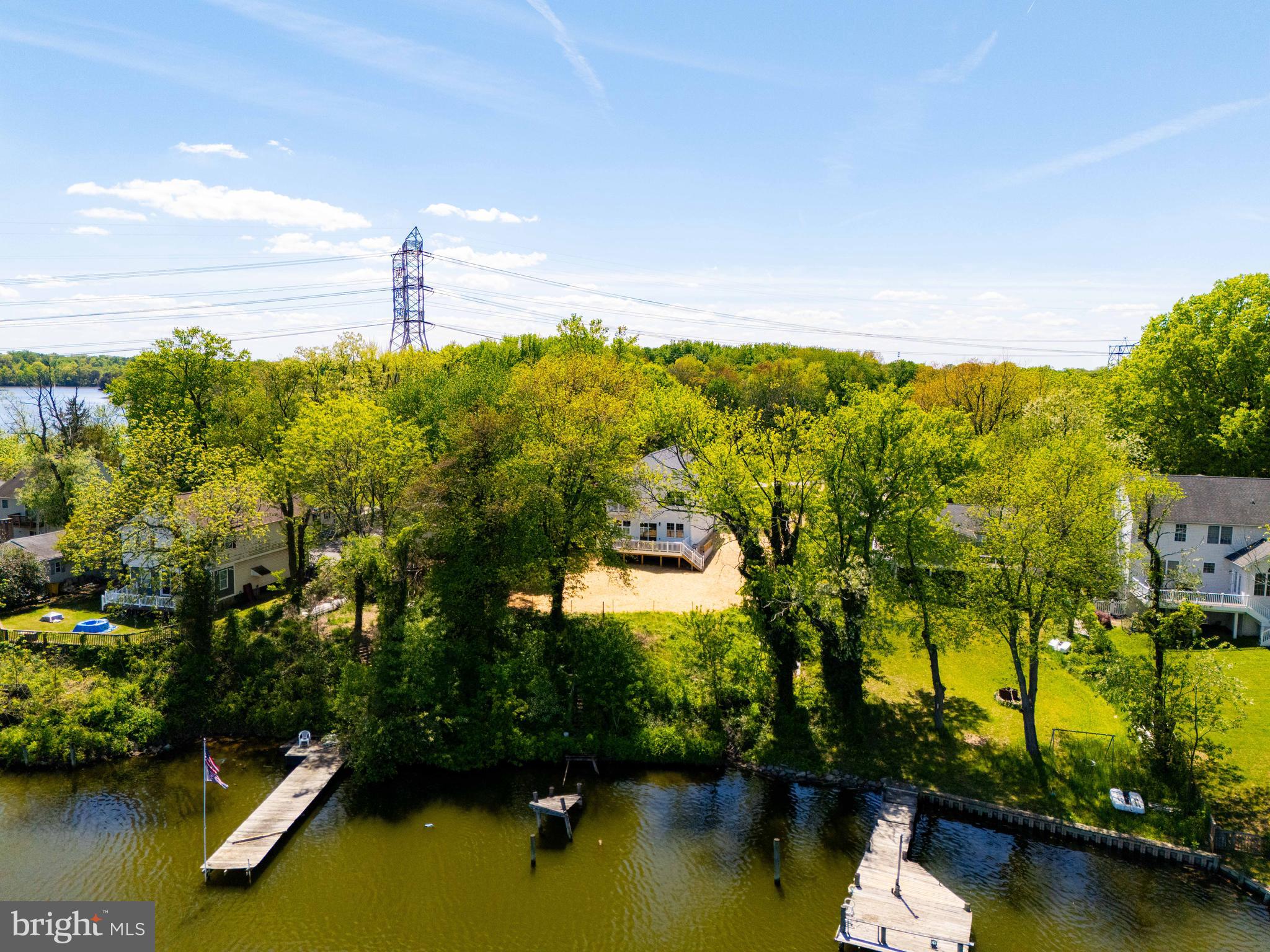 SHORELAND - Residential
