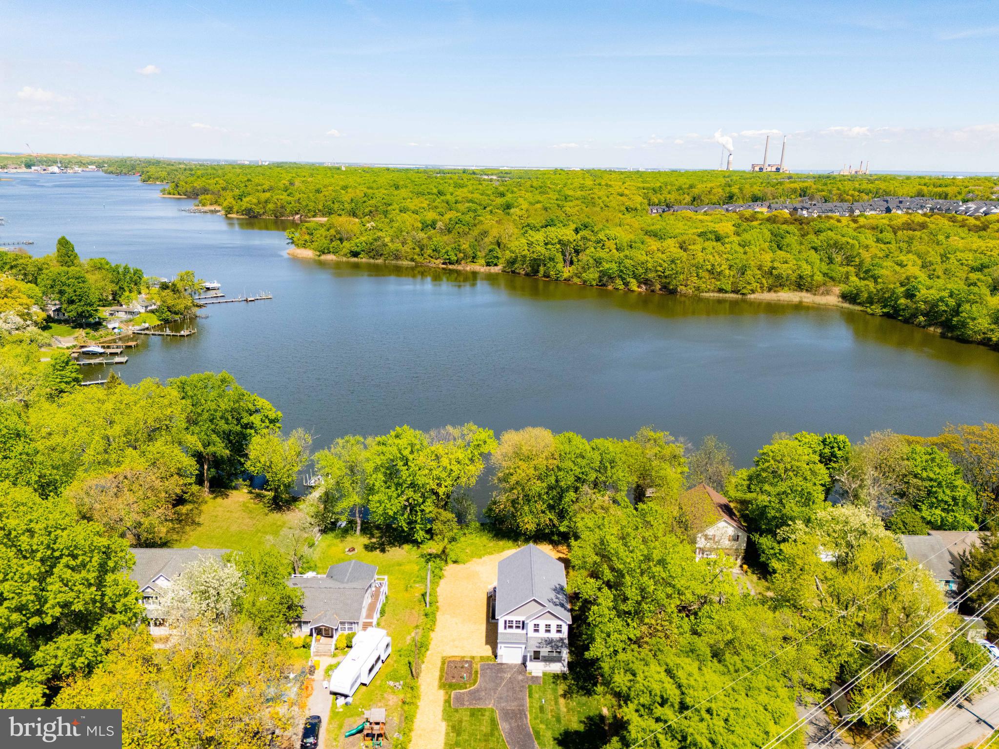 SHORELAND - Residential