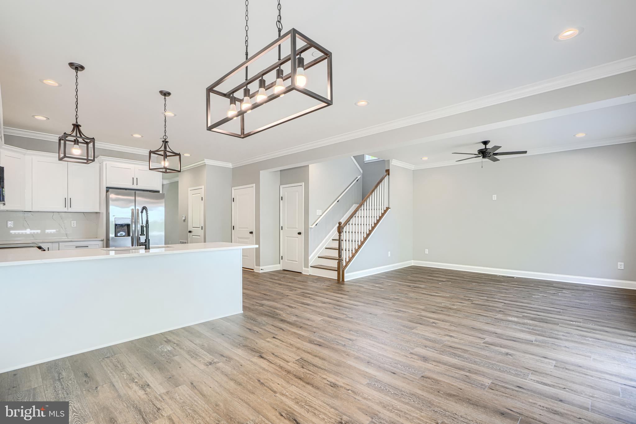 SHORELAND - Residential