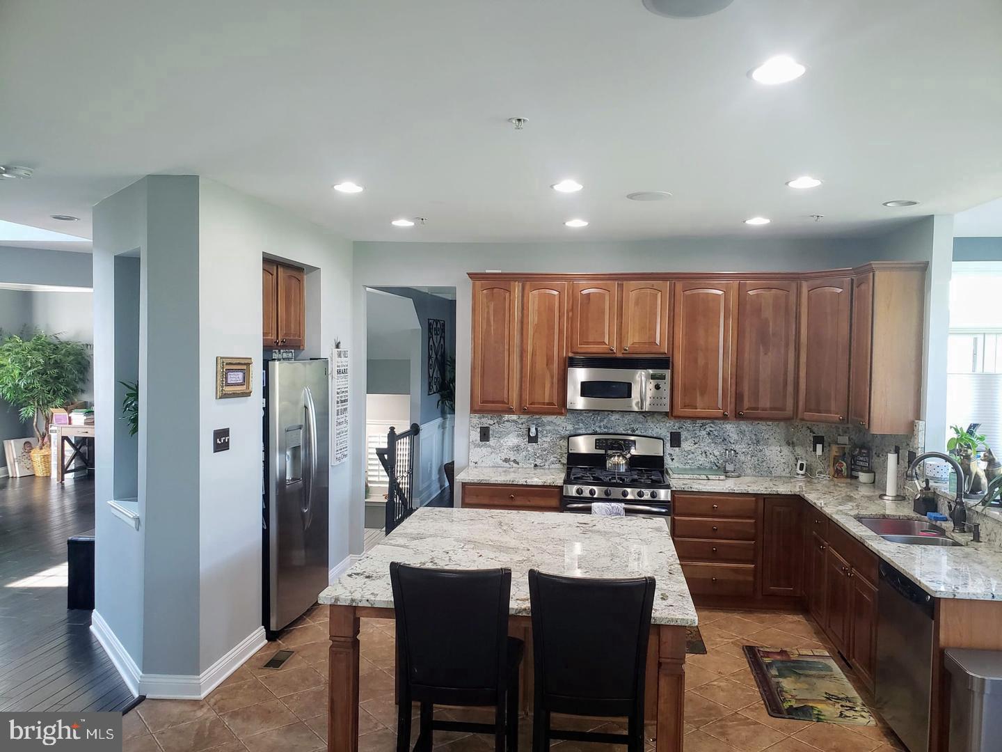 8005 GRAYDEN LANE