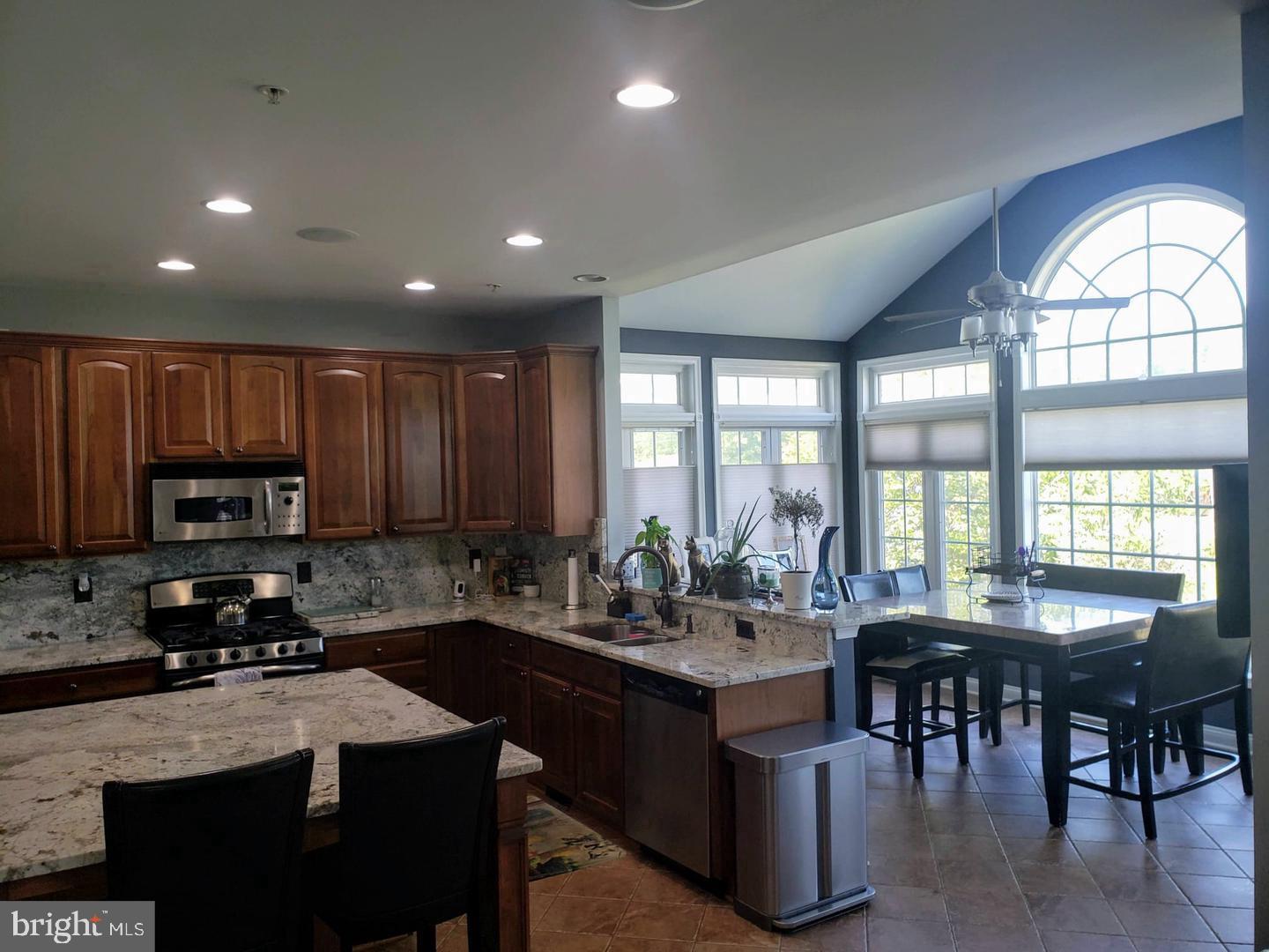 8005 GRAYDEN LANE