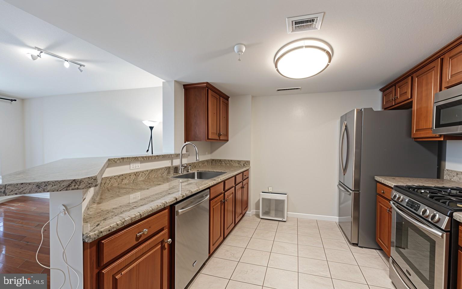 GALLERY AT WHITE FLINT - Residential