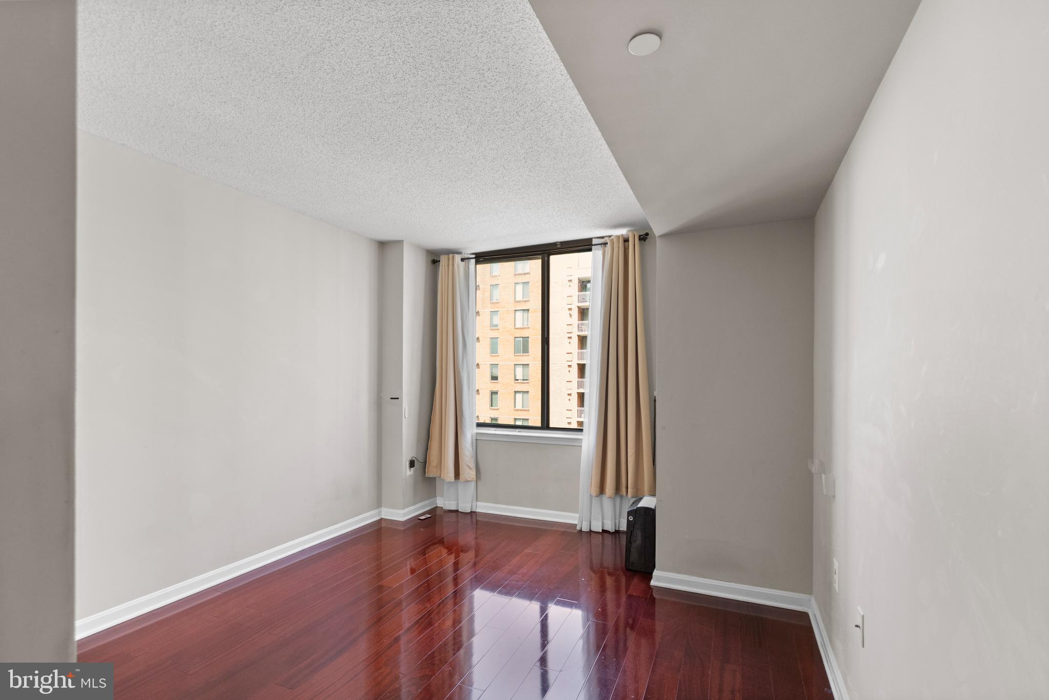 GALLERY AT WHITE FLINT - Residential