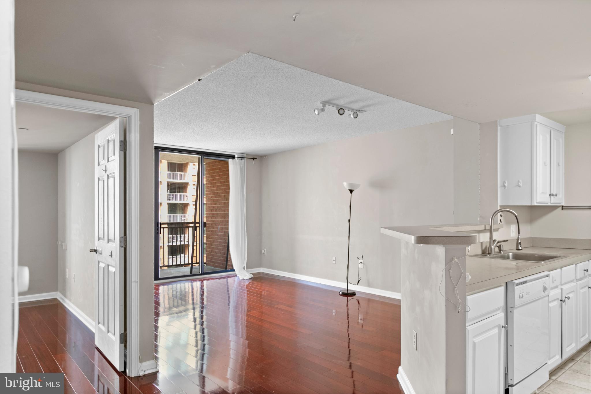 GALLERY AT WHITE FLINT - Residential