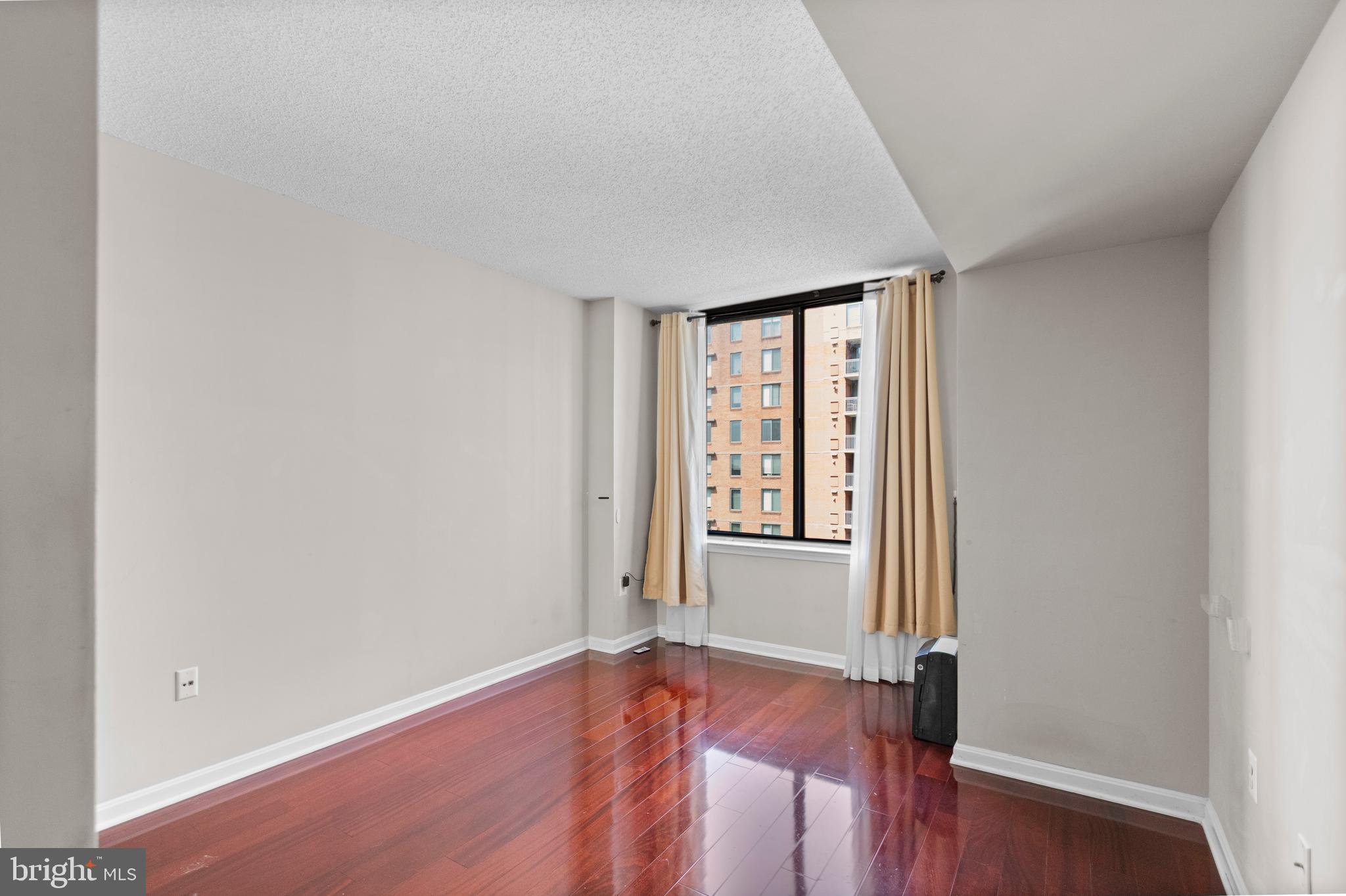 GALLERY AT WHITE FLINT - Residential