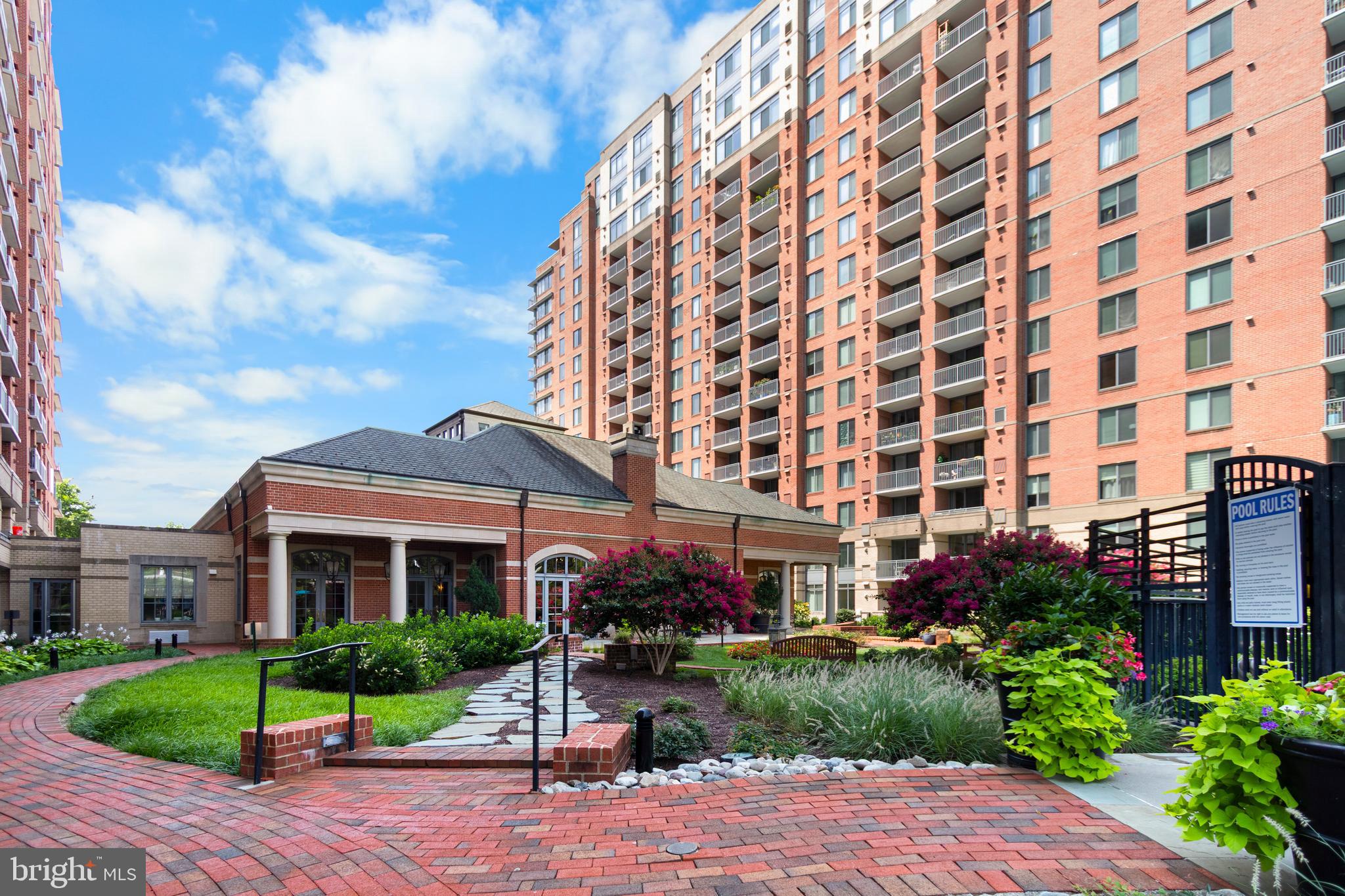 GALLERY AT WHITE FLINT - Residential