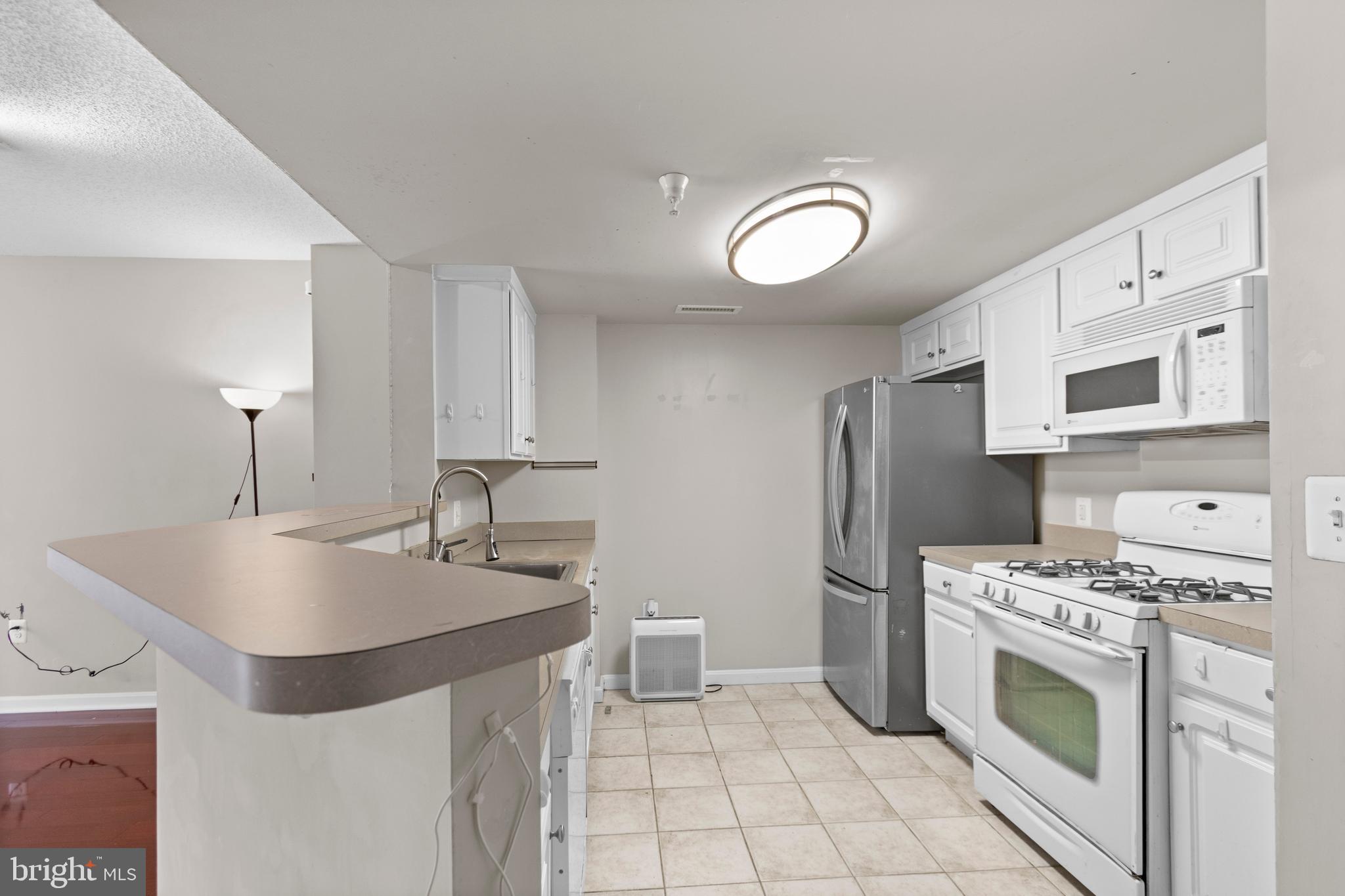 GALLERY AT WHITE FLINT - Residential