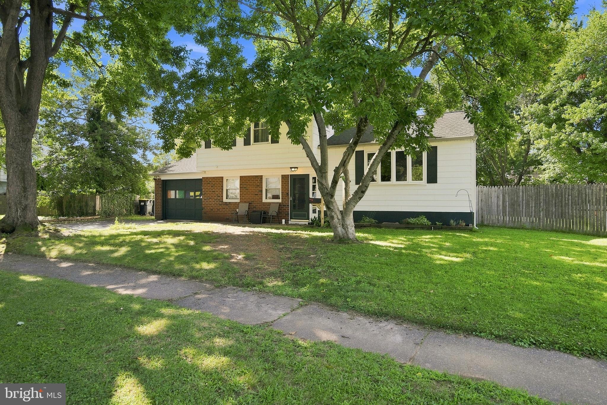 1305 YELLOWSTONE DRIVE
