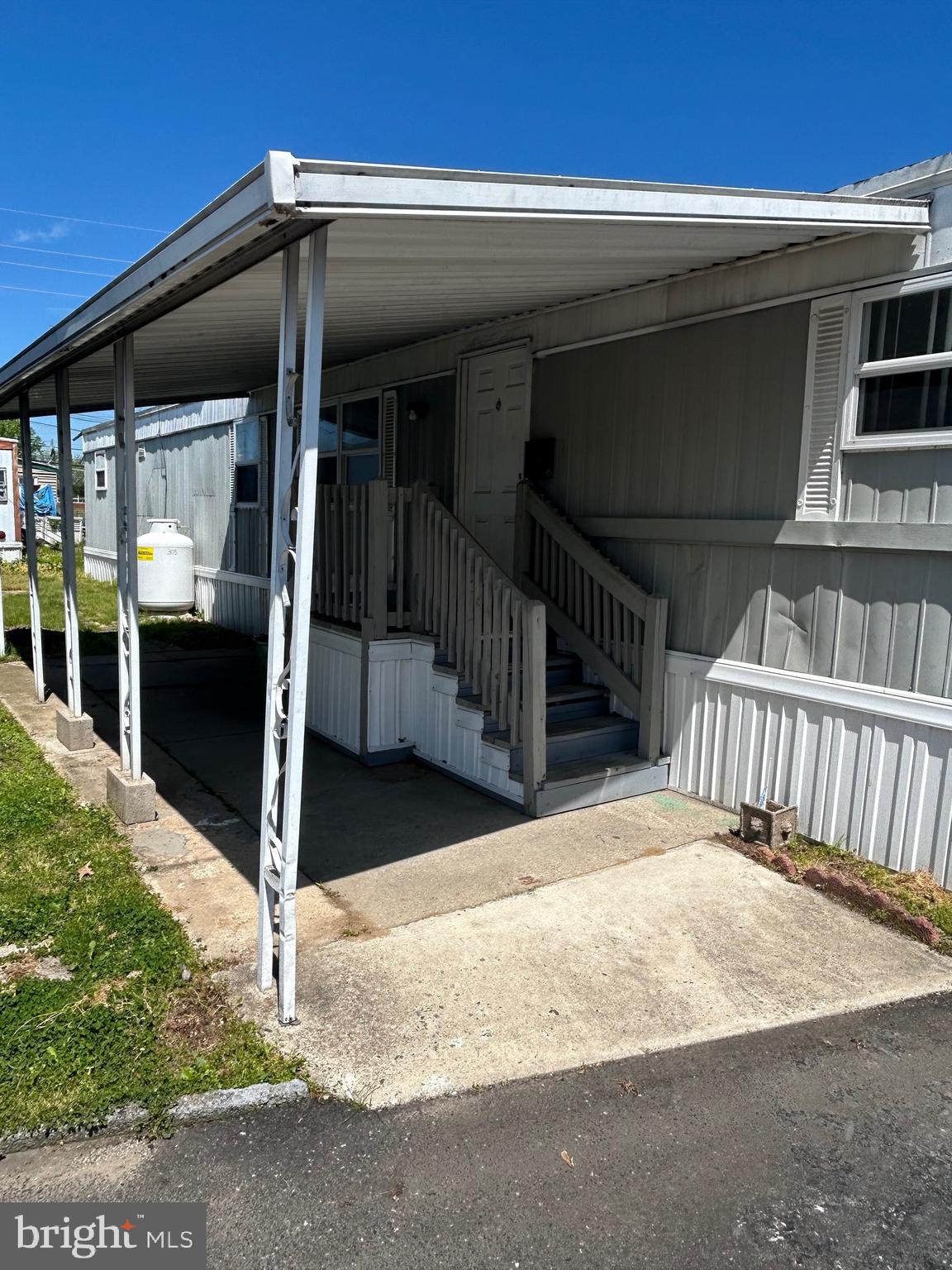 305 BARWOOD AVE.