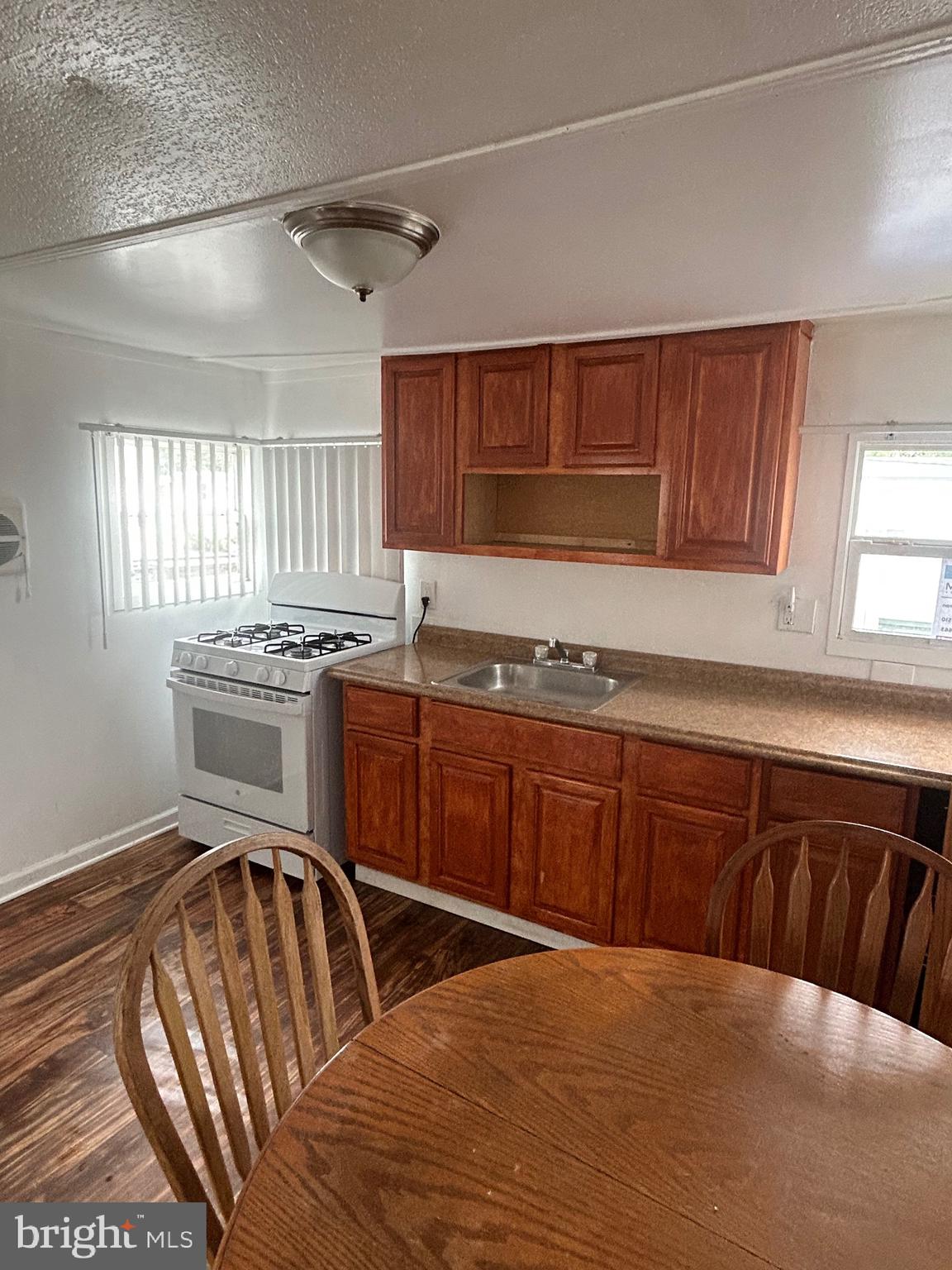 305 BARWOOD AVE.