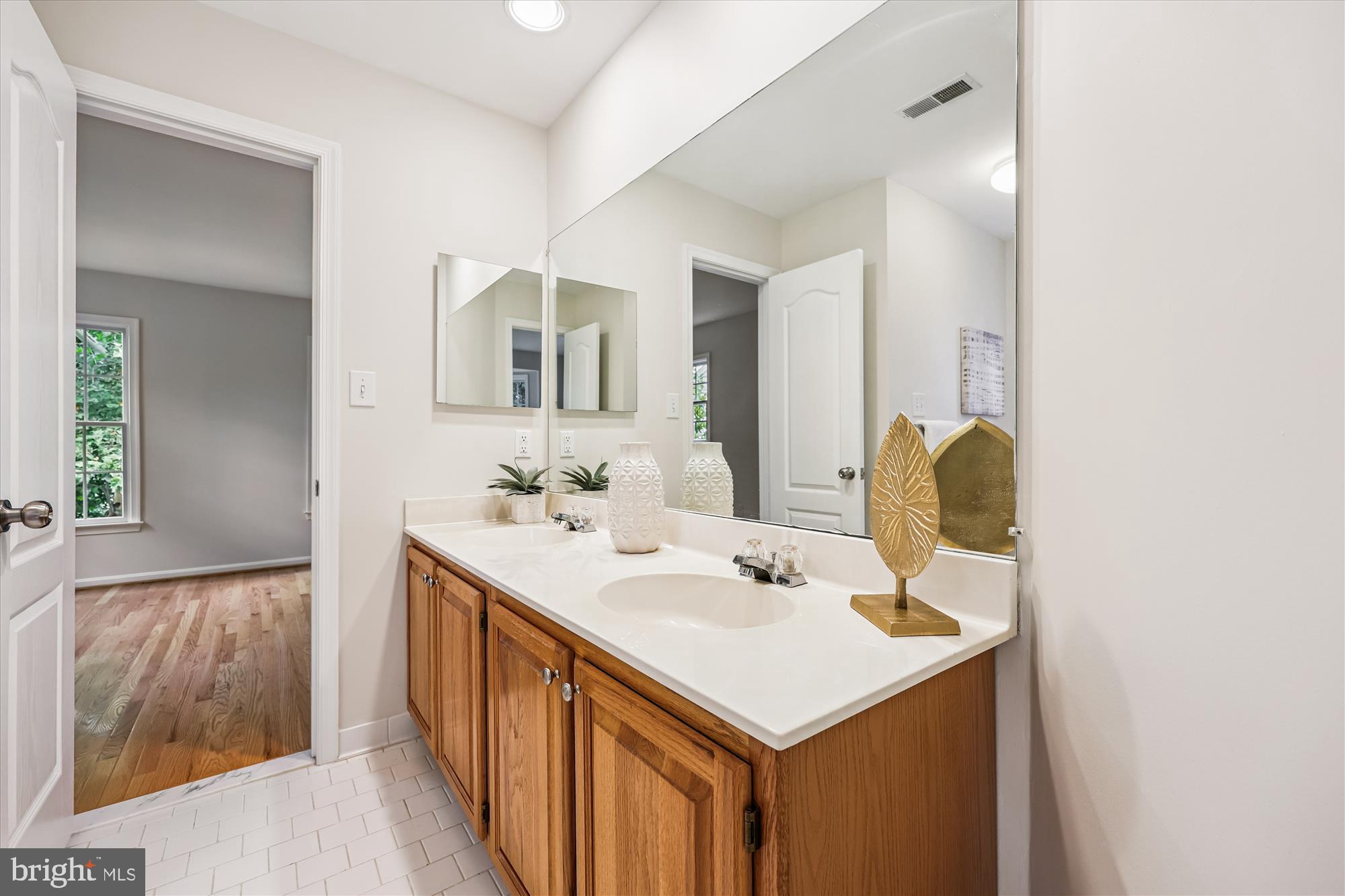 ROSE HILL FALLS - Residential