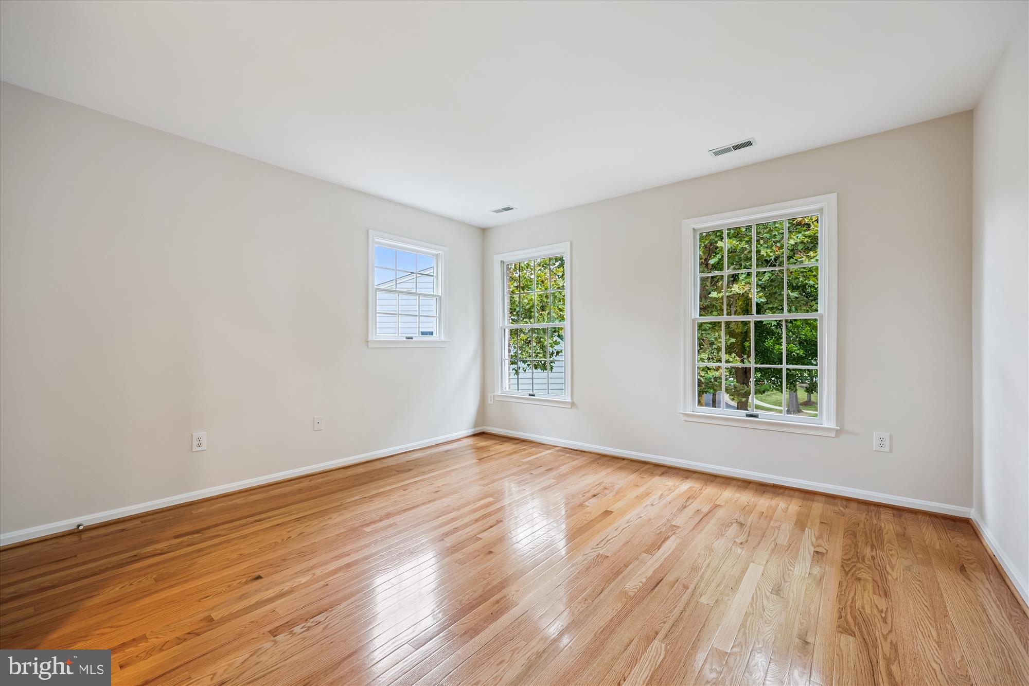 ROSE HILL FALLS - Residential