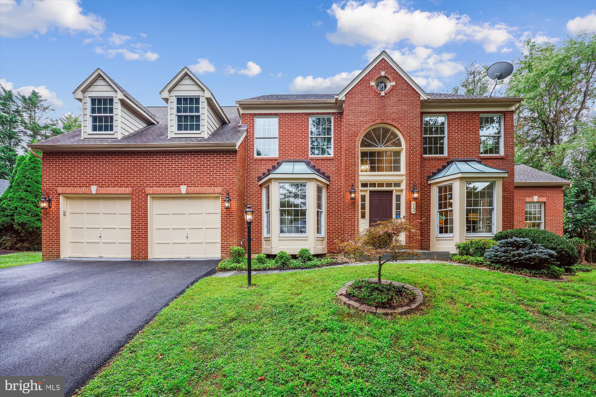 13 CLIMBING ROSE COURT