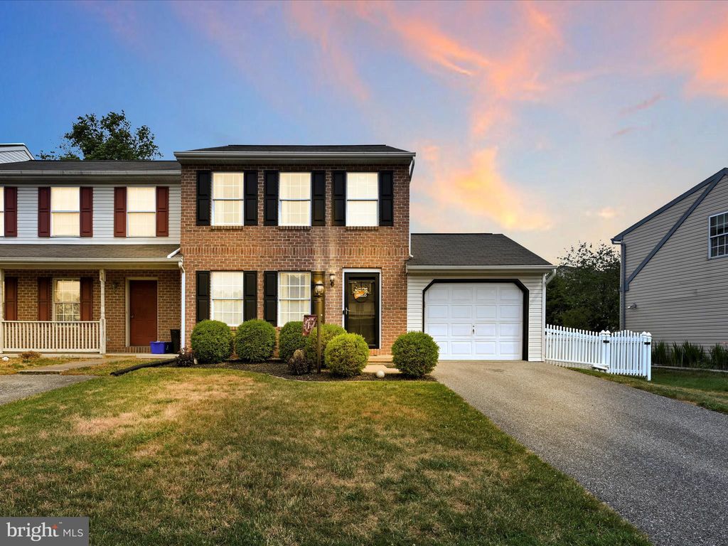 Photo of 166 HEATHERWOOD DR, EPHRATA, PA 17522 (MLS # PALA2036262)