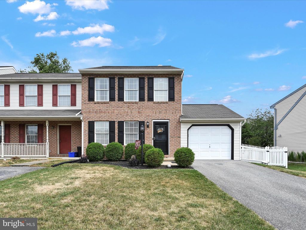 Photo of 166 HEATHERWOOD DR, EPHRATA, PA 17522 (MLS # PALA2036262)