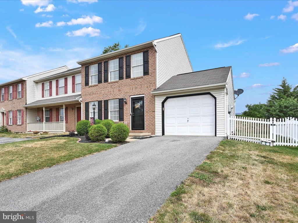 Photo of 166 HEATHERWOOD DR, EPHRATA, PA 17522 (MLS # PALA2036262)