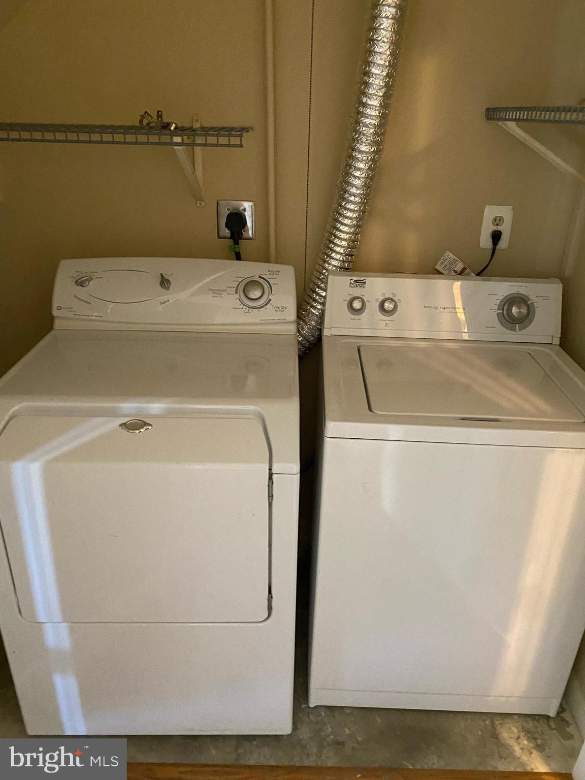 COURTS AT STAFFORD - Residential Lease