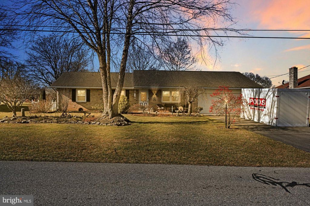 Photo of 314 EDGEMONT DR, WILLOW STREET, PA 17584 (MLS # PALA2030060)