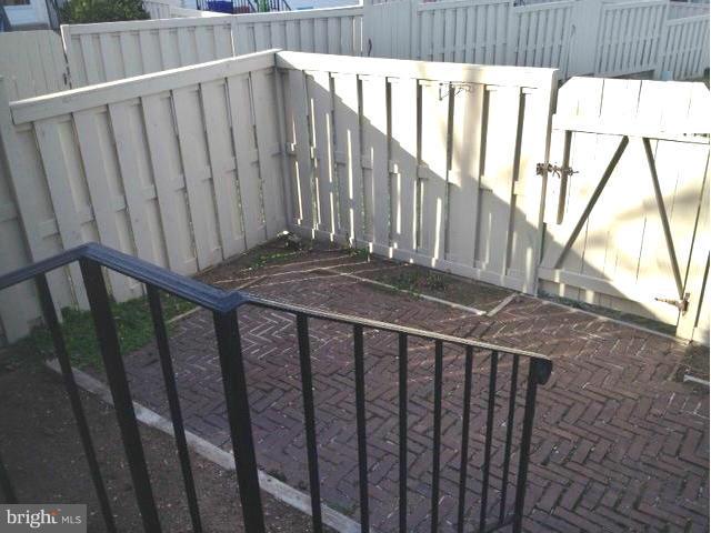 FAIRLINGTON TOWNE - Residential Lease