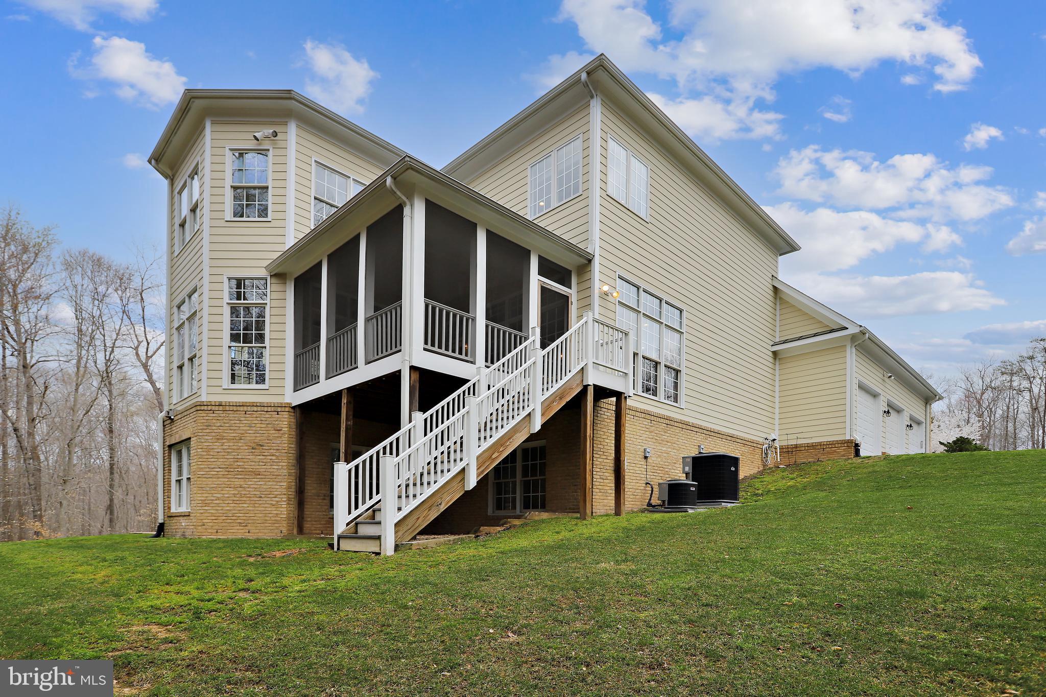 RIVER FALLS - Residential