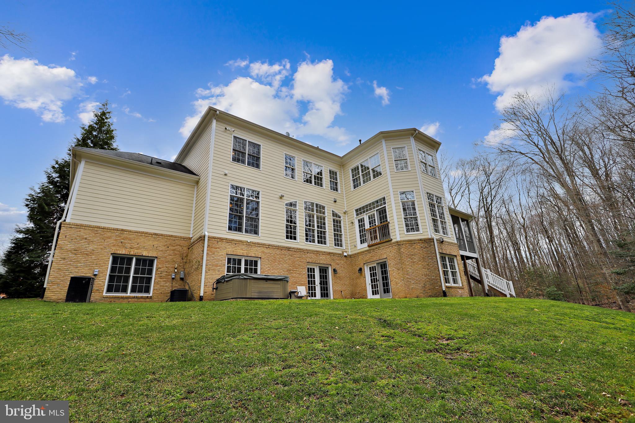 RIVER FALLS - Residential