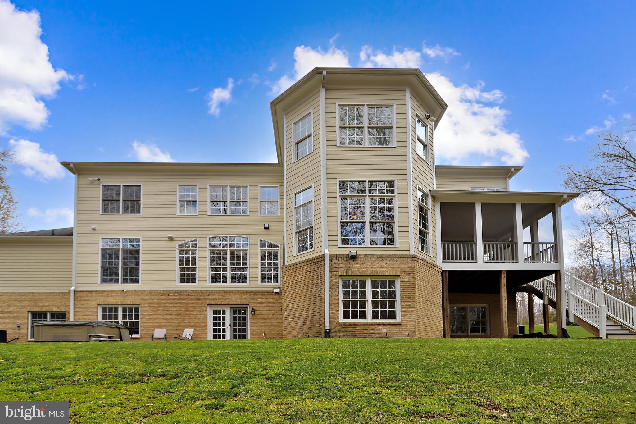 RIVER FALLS - Residential