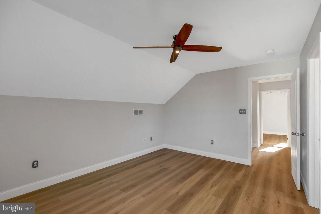 KENSINGTON COURTS - Residential