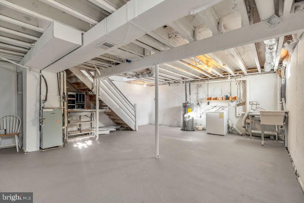 KENSINGTON COURTS - Residential