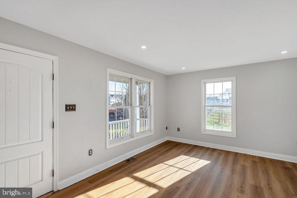 KENSINGTON COURTS - Residential