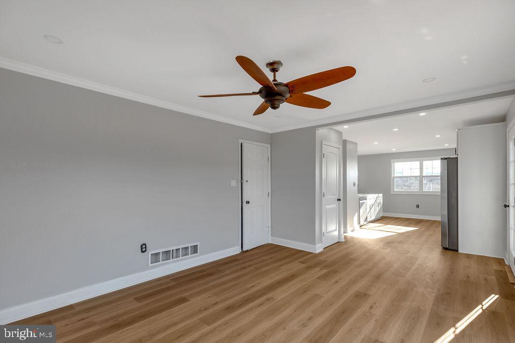 KENSINGTON COURTS - Residential