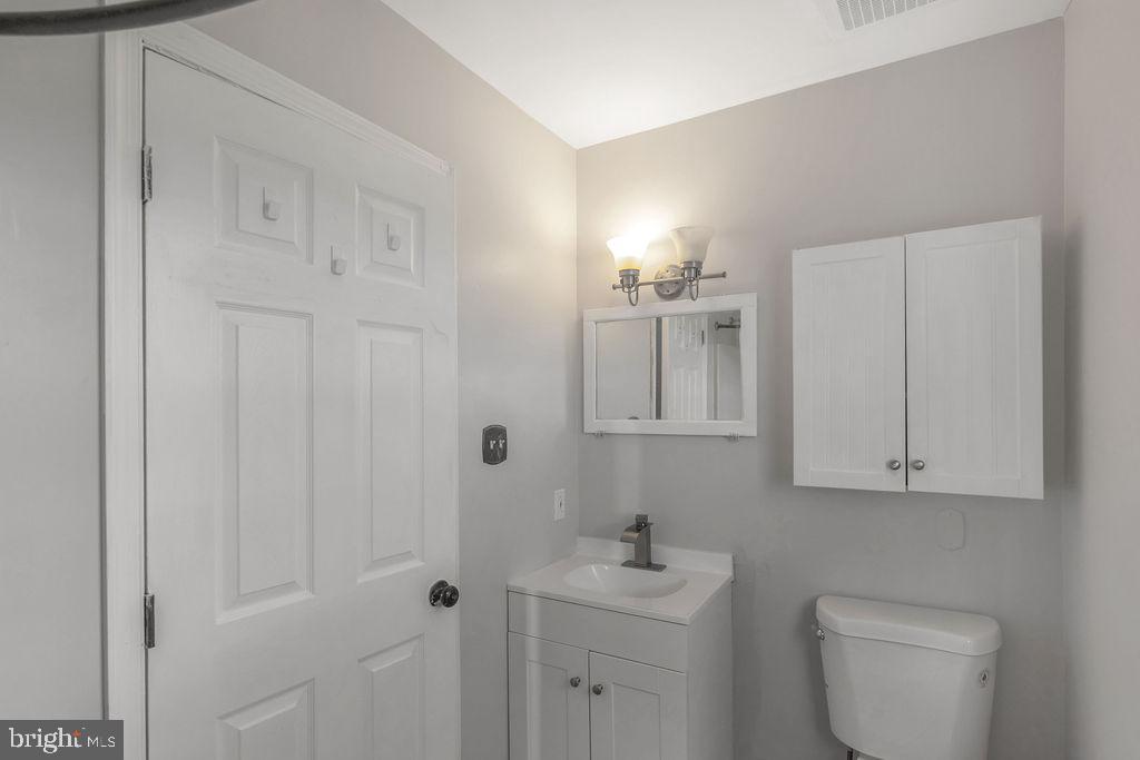 KENSINGTON COURTS - Residential