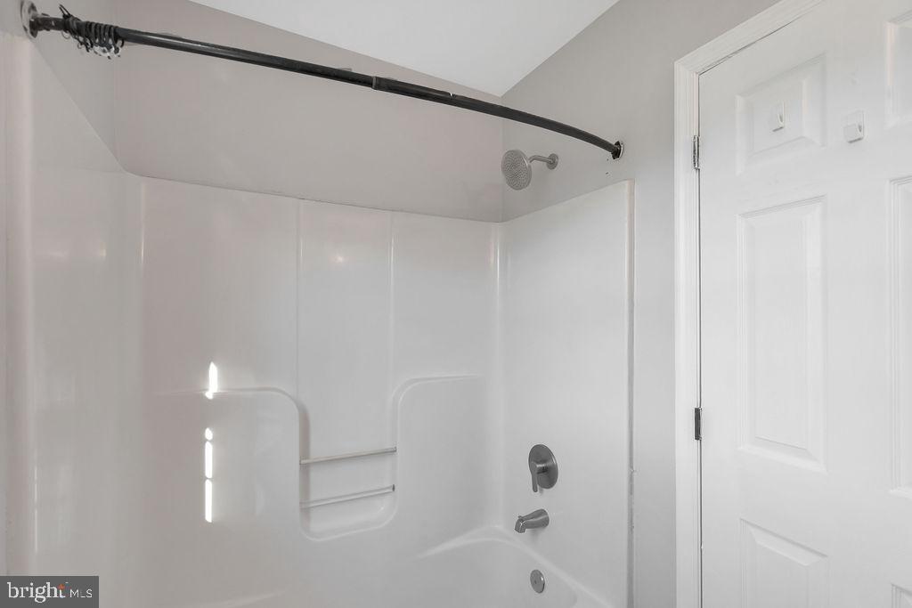 KENSINGTON COURTS - Residential