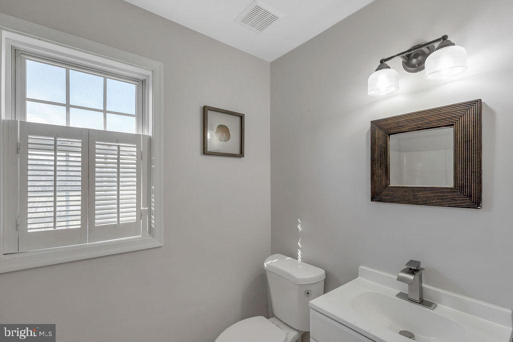 KENSINGTON COURTS - Residential