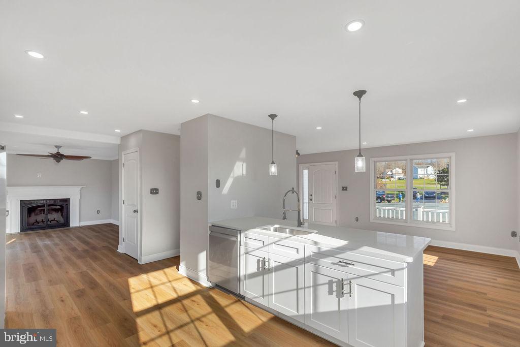 KENSINGTON COURTS - Residential