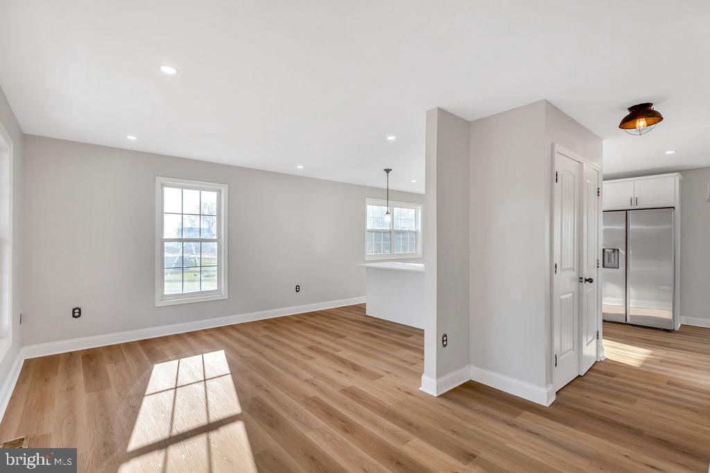 KENSINGTON COURTS - Residential